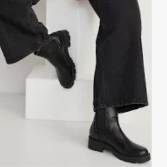 New/no box women’s Faux Leather Chelsea Booties size 9 in blackjack color - Picture 3 of 17